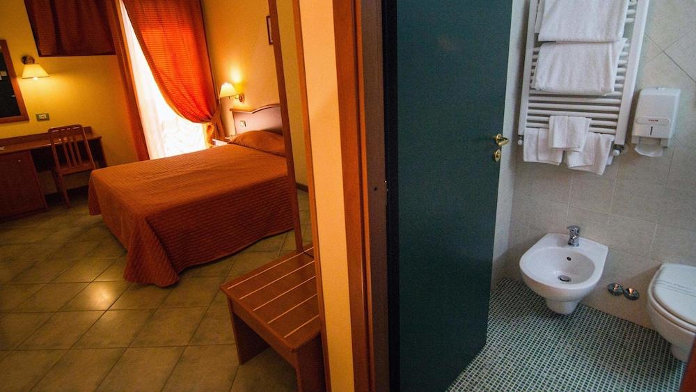 Hotel Degli Amici Artena Extérieur photo