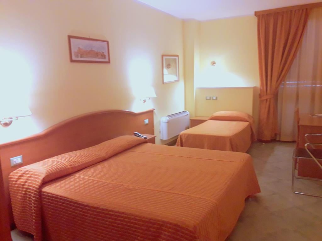 Hotel Degli Amici Artena Extérieur photo