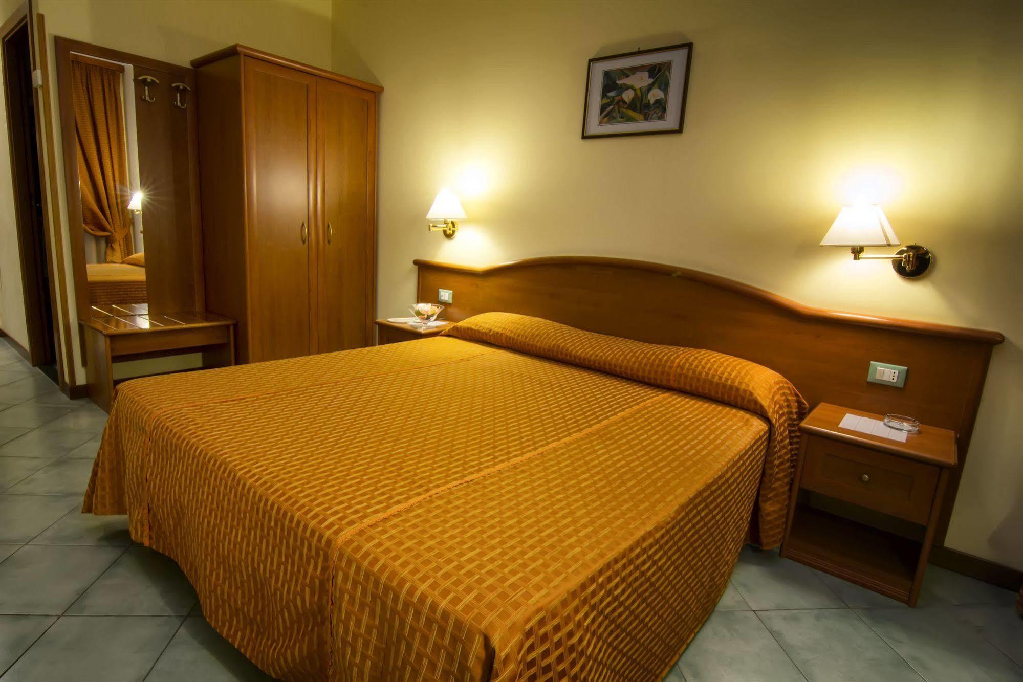 Hotel Degli Amici Artena Extérieur photo