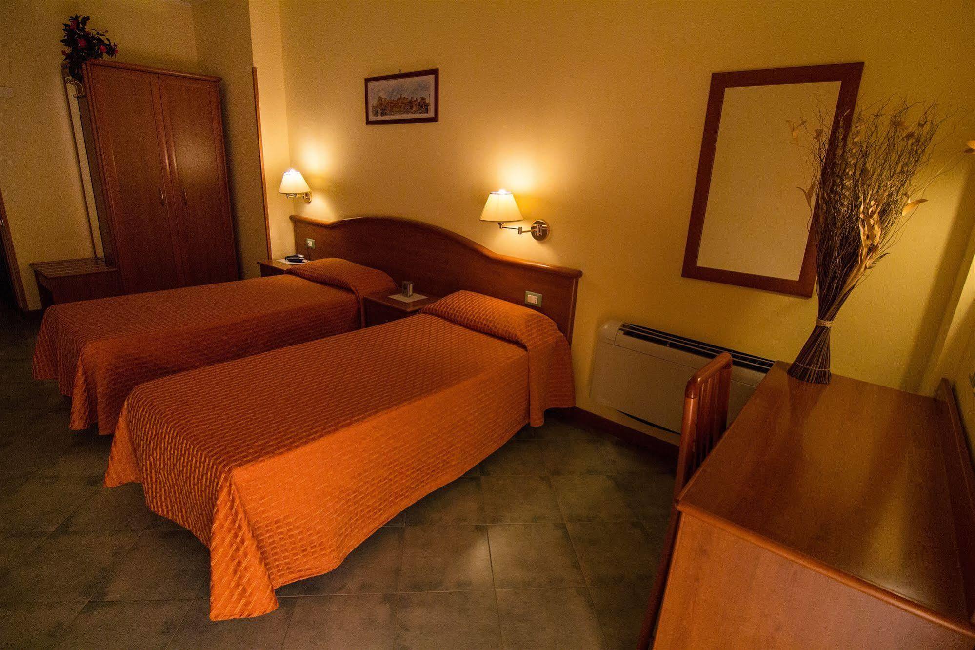 Hotel Degli Amici Artena Extérieur photo