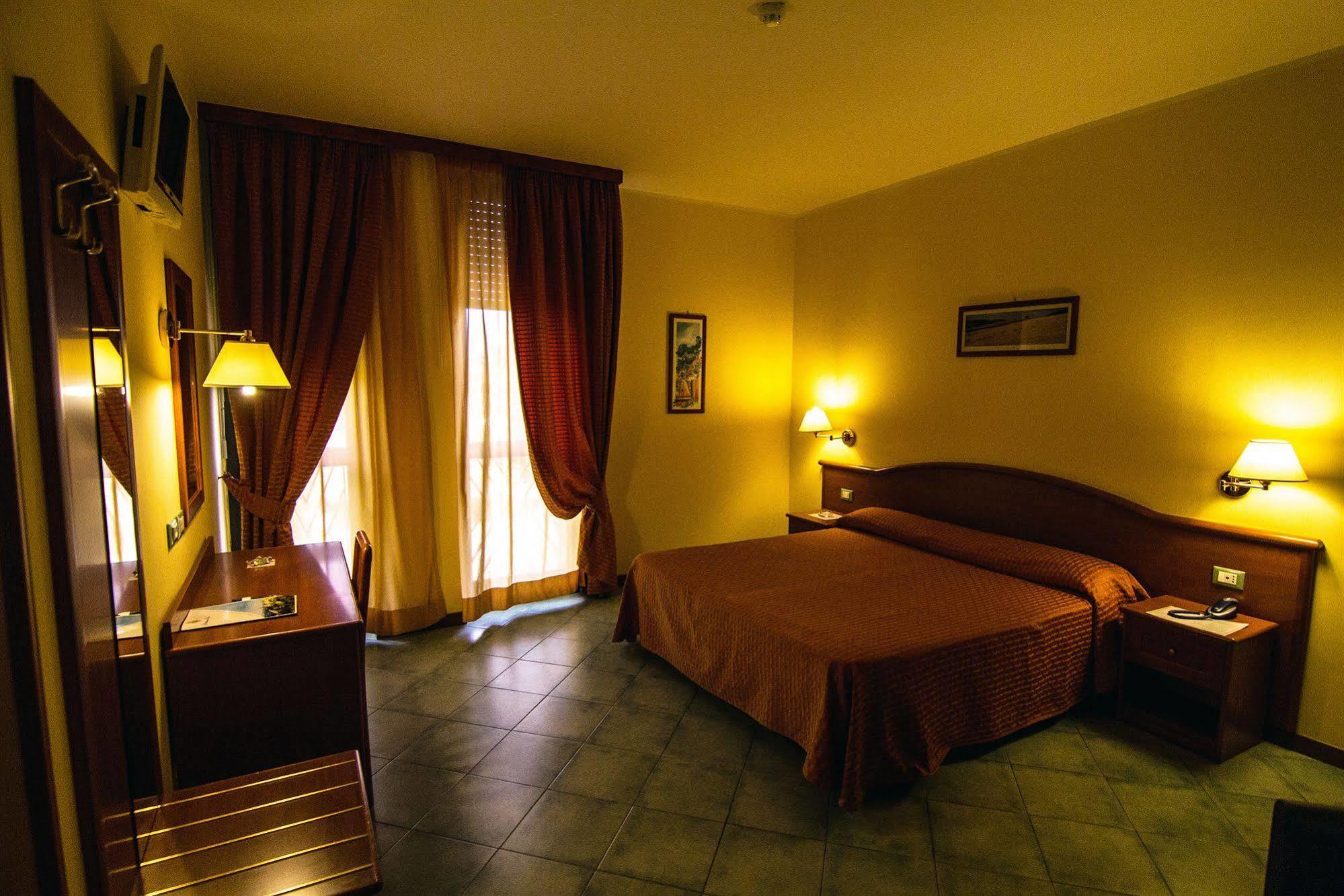 Hotel Degli Amici Artena Extérieur photo