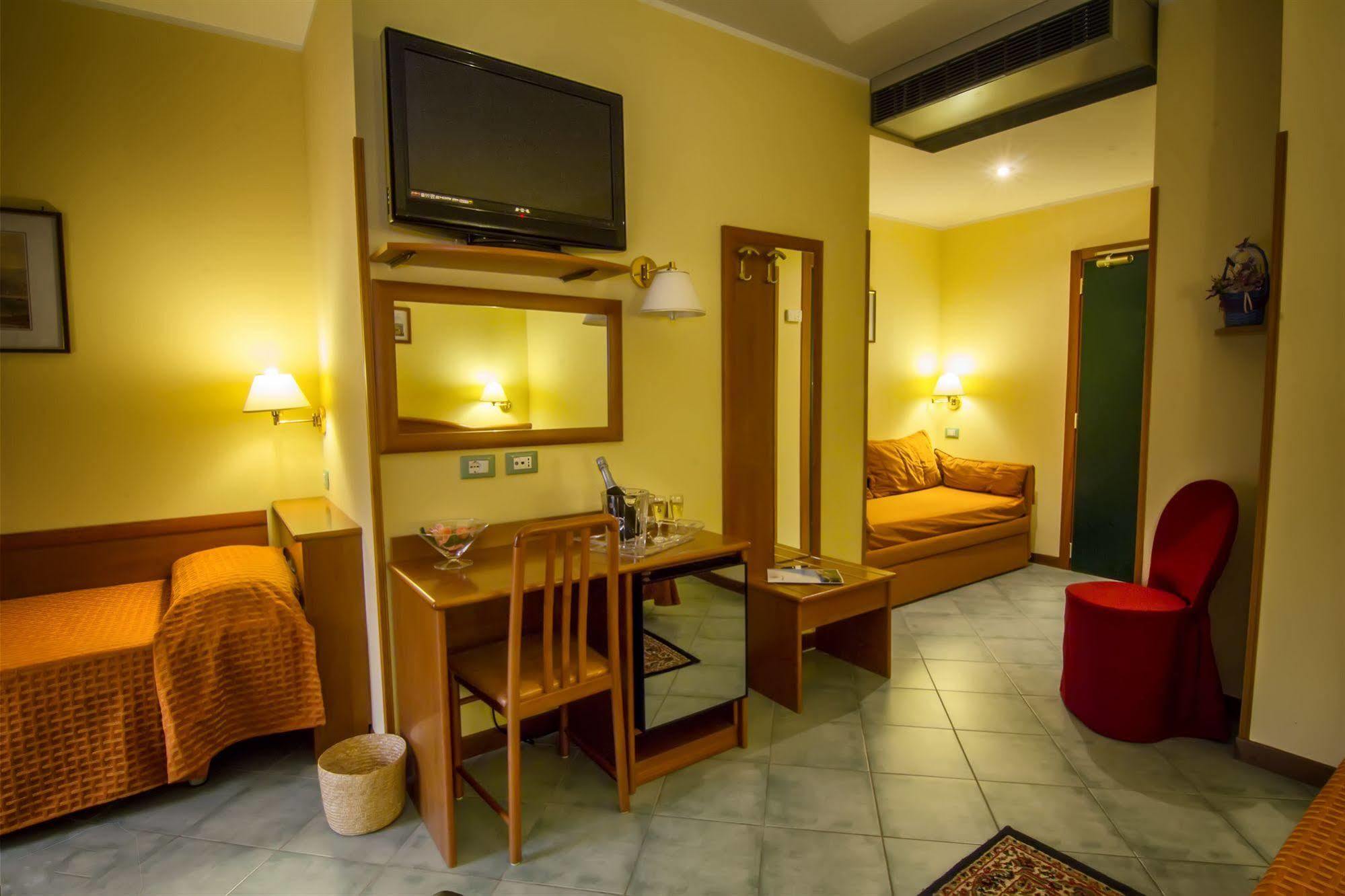 Hotel Degli Amici Artena Extérieur photo